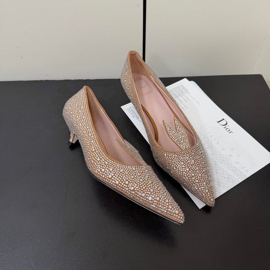 DIOR 26S ГОСТРОНОСІ ТУФЛІ НА ВИСОКИХ ПІДБОРАХ 35 ММ З НЮДОВОЇ ЗАМШІ З КРИСТАЛАМИ