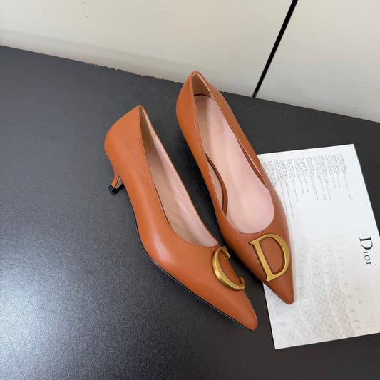 ТУФЛІ DIOR 26S НА ВИСОКИХ ПІДБОРАХ ІЗ ЗАГОСТРЕНИМ НОСКОМ, 35 ММ, ІЗ ТЕЛЯЧОЇ ШКІРИ КОЛЬОРУ ІРЖІ, З ФУРНІТУРОЮ ЗІ ЗОЛОТА