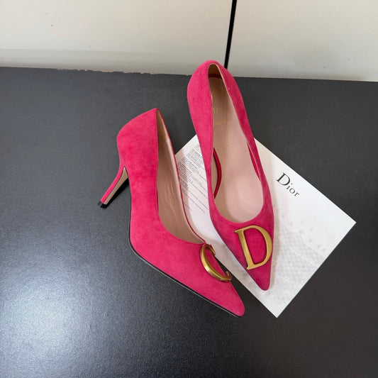 DIOR 26S ГОСТРОНОСІ ТУФЛІ НА ВИСОКИХ ПІДБОРАХ 70 ММ ІЗ ЗАМШІ МАЛИНОВОГО КОЛЬОРУ ІЗ ЗОЛОТОЮ ФУРНІТУРОЮ