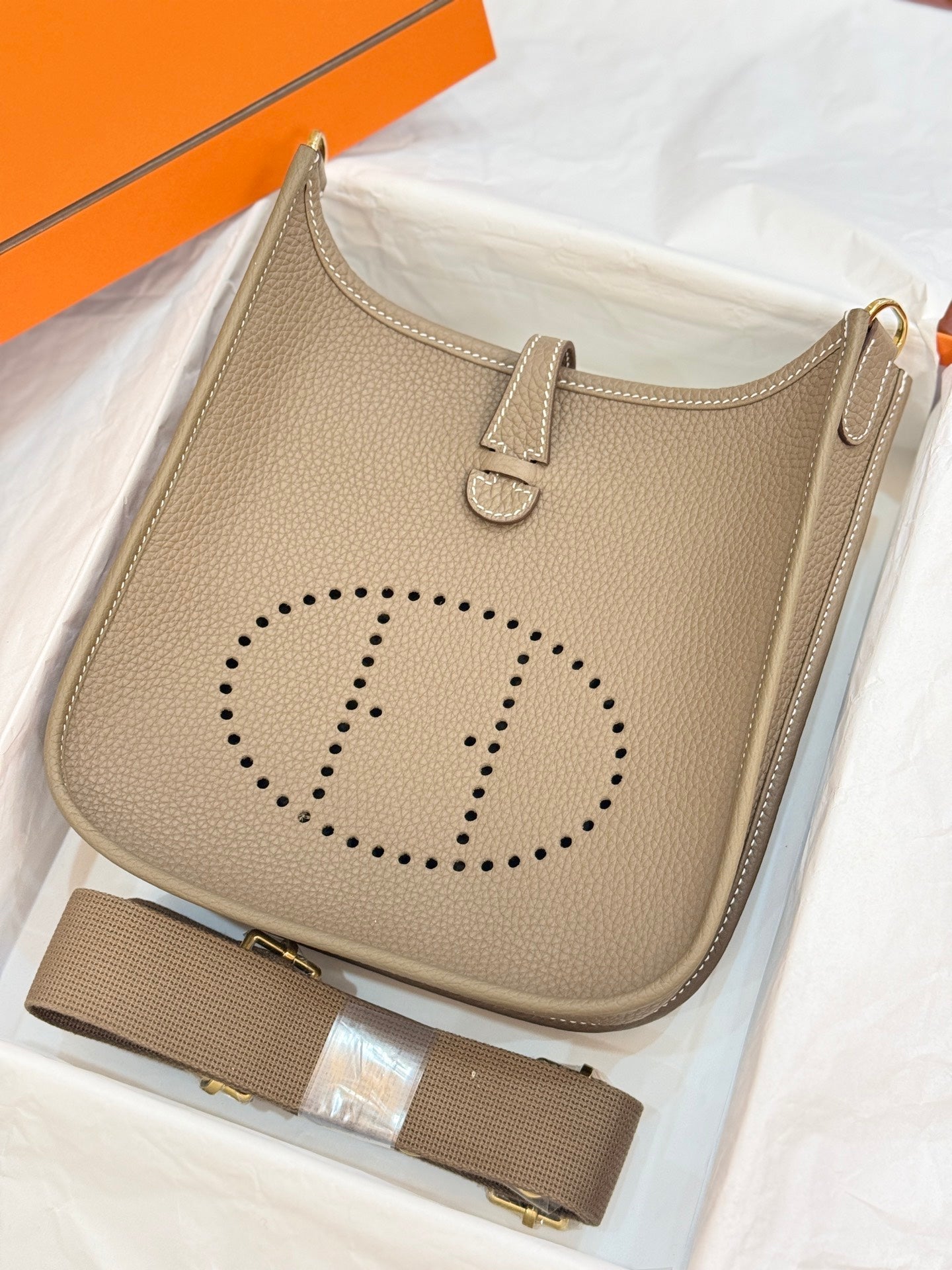 HM 26S EVELYNE BAG 23MM IN LIGHT BROWN GRAINED CALFSKIN