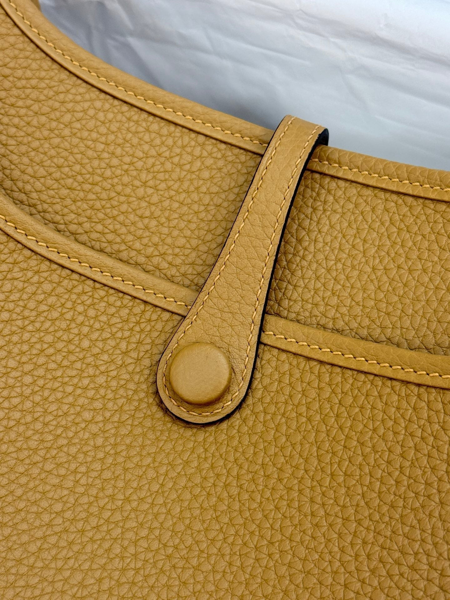 HM 26S EVELYNE BAG 23MM IN GOLDEN BROWN GRAINED CALFSKIN