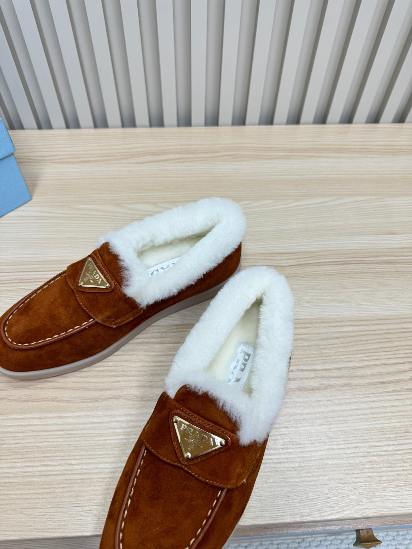 LOAFER IN RED BROWN SUEDE AND FUR LINING ATTACHED TRIANGLE LOGO - 35