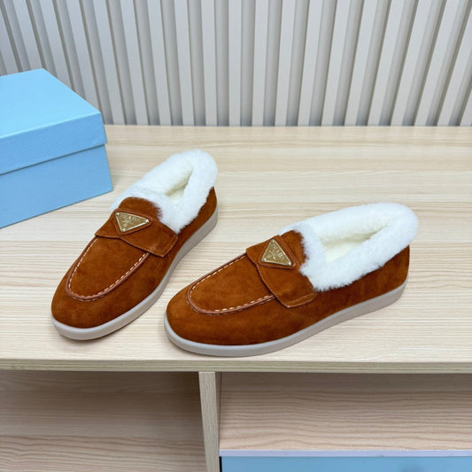 LOAFER IN RED BROWN SUEDE AND FUR LINING ATTACHED TRIANGLE LOGO - 35