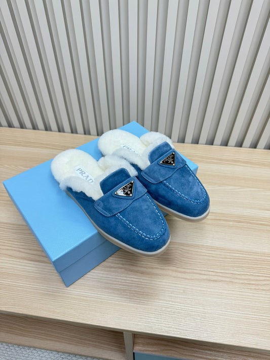 TRIANGLE LOGO FLATS IN AZURE BLUE SUEDE AND FUR LINING - 35