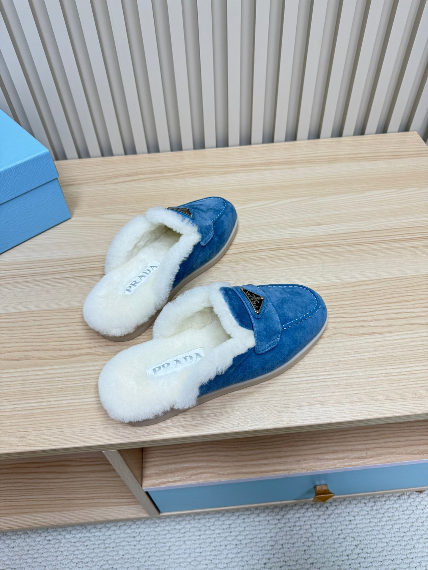 TRIANGLE LOGO FLATS IN AZURE BLUE SUEDE AND FUR LINING - 35