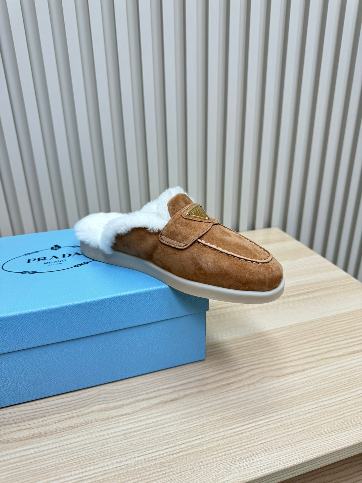 TRIANGLE LOGO FLATS IN CAMEL SUEDE AND FUR LINING - 35