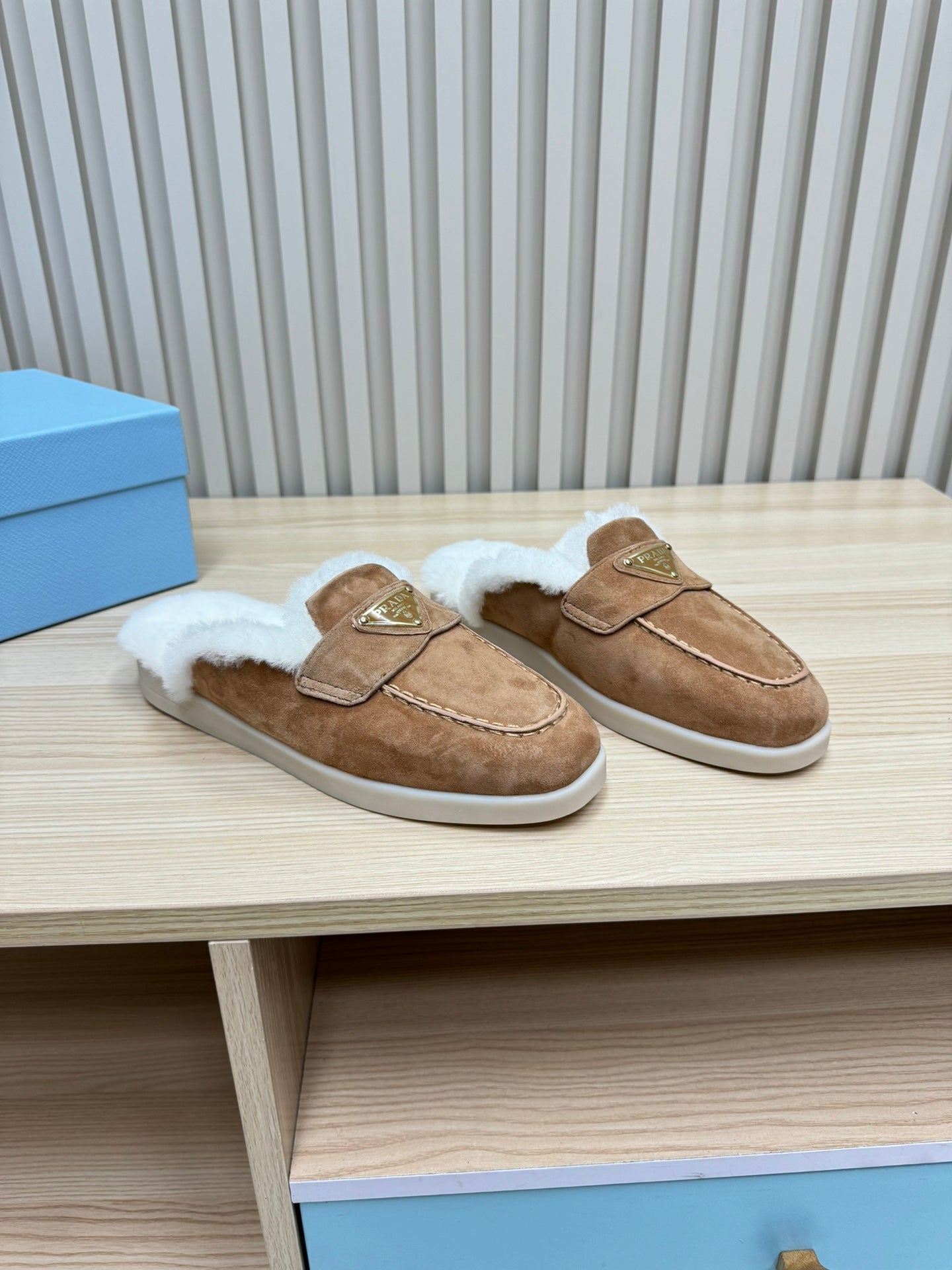 TRIANGLE LOGO FLATS IN CAMEL SUEDE AND FUR LINING - 35