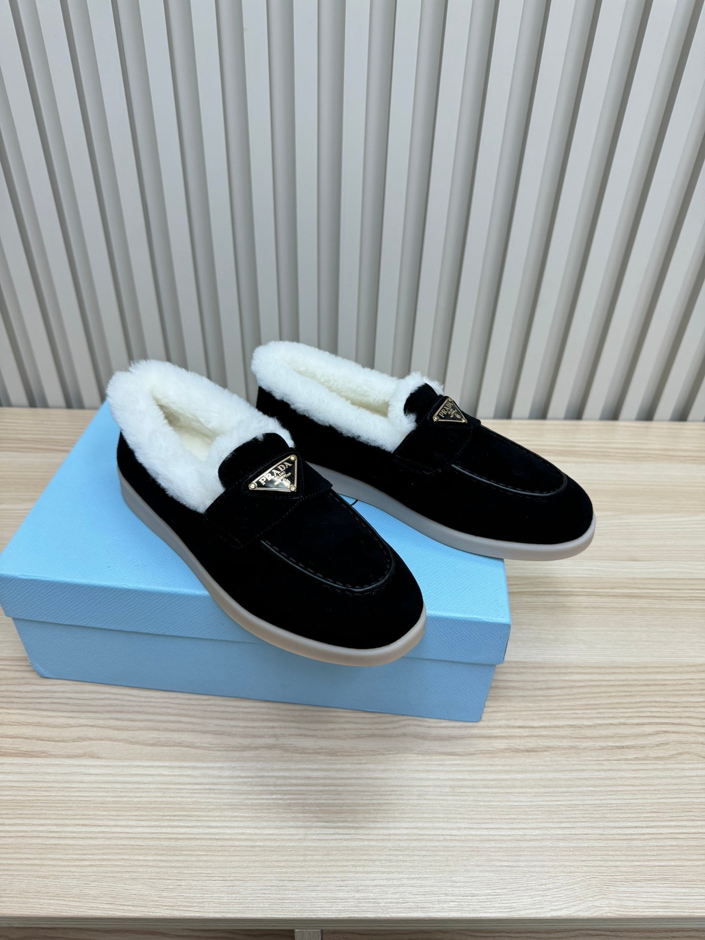 LOAFER IN BLACK SUEDE AND FUR LINING ATTACHED TRIANGLE LOGO - 35