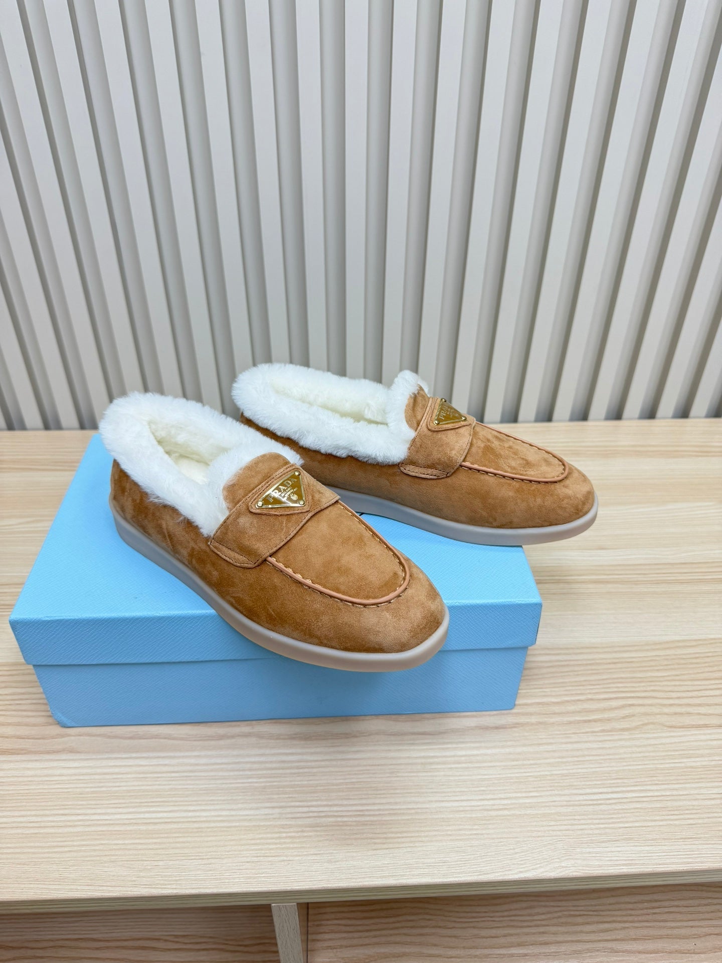 PRA SUEDE LOAFER IN TAN BROWN WITH SHEARLING LINING - 35