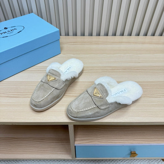 TRIANGLE LOGO FLATS IN KHAKI BEIGE SUEDE AND FUR LINING - 35