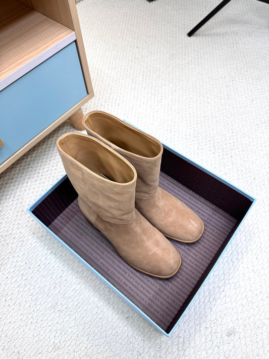 PRADA 25S LOW-CUT BOOTS IN LIGHT CARAMEL BROWN SUEDE - 35