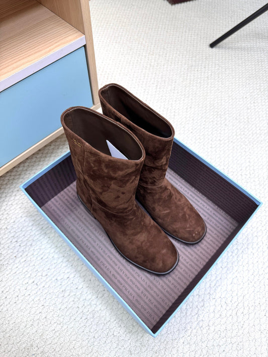 PRADA 25S LOW-CUT BOOTS IN DARK BROWN SUEDE - 35