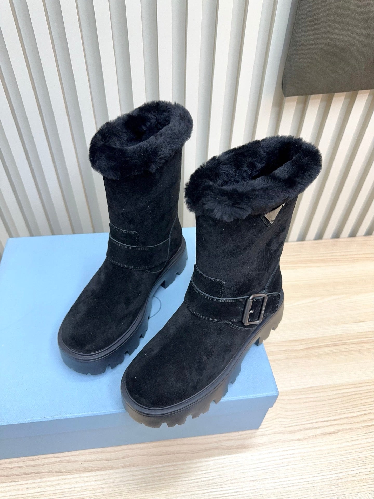 PRADA 25S MARTIN BOOTS IN DARK NAVY BLUE SUEDE FUR-LINED - 35