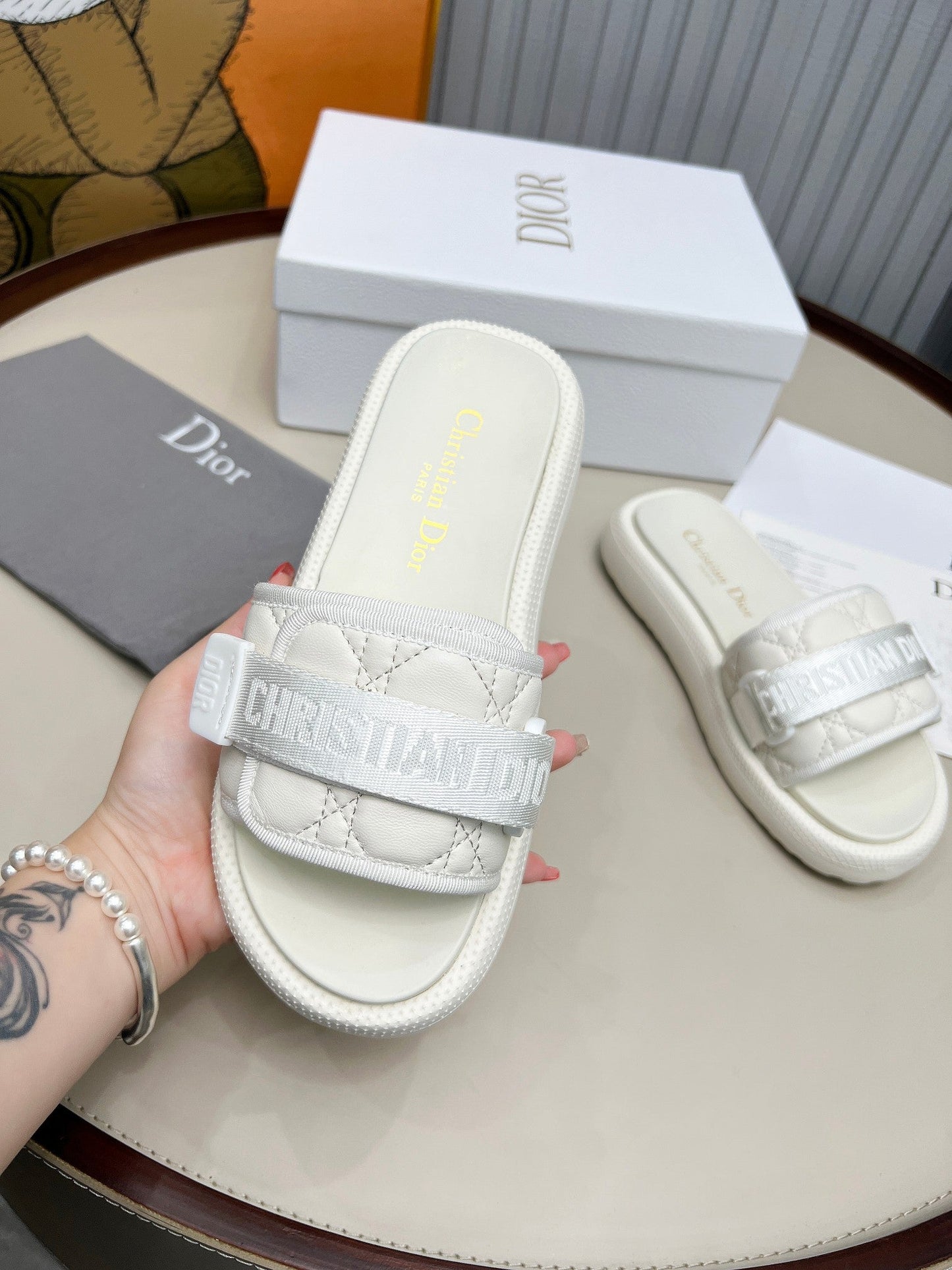 PLATFORM SLIDES 25S 50MM IN WHITE CALFSKIN AND ELECTRIC FABRIC - 35
