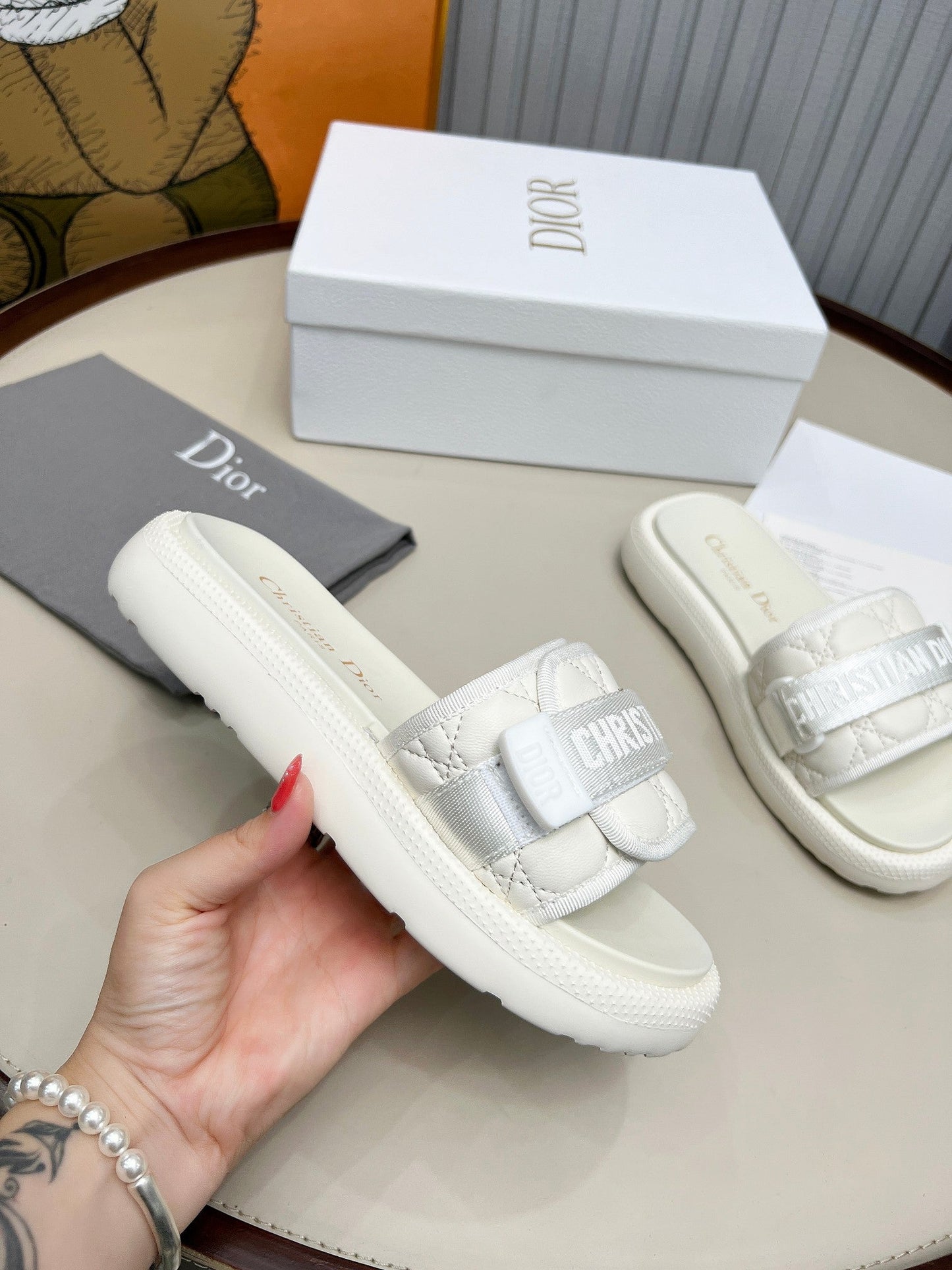 PLATFORM SLIDES 25S 50MM IN WHITE CALFSKIN AND ELECTRIC FABRIC - 35