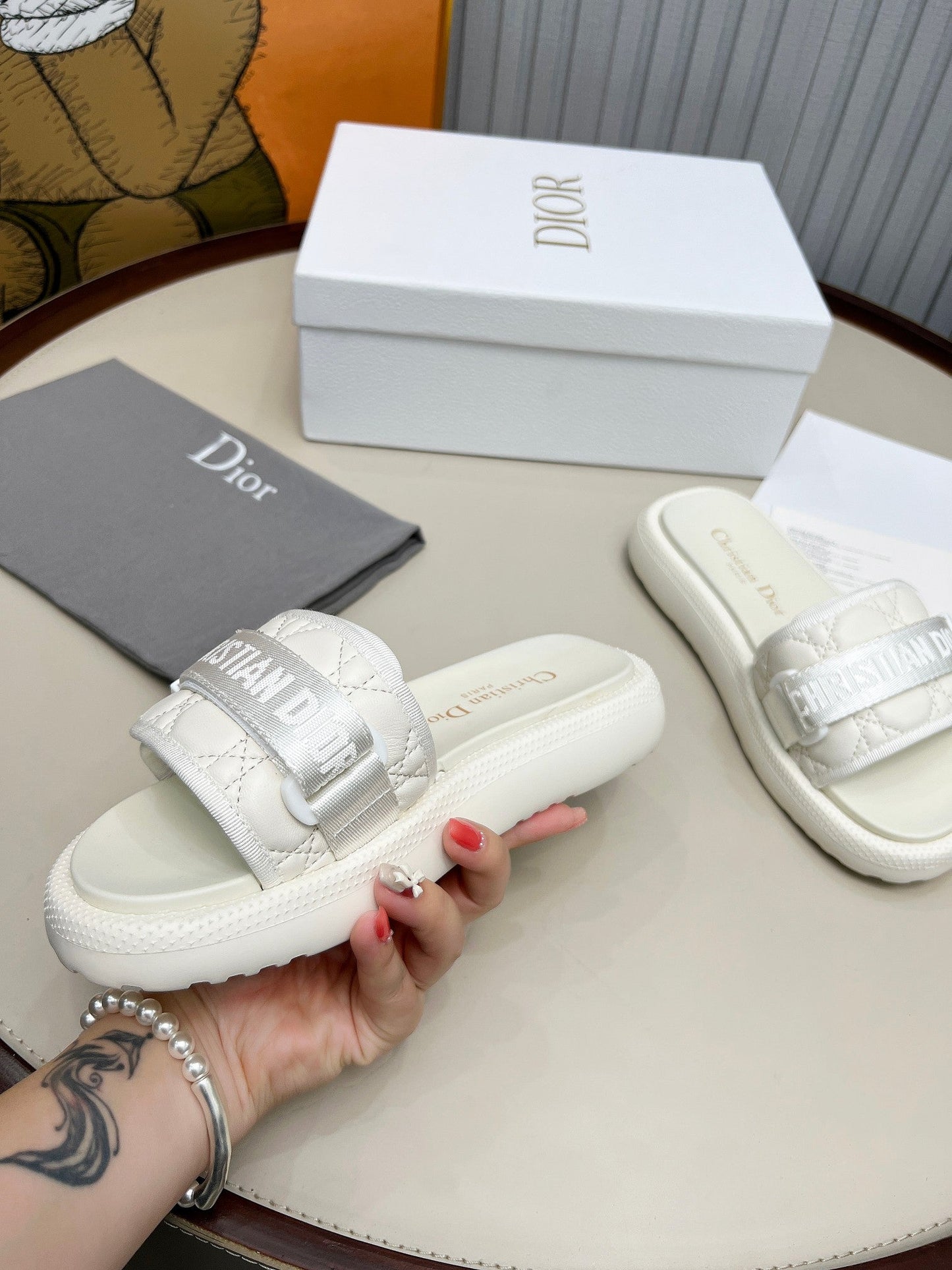 PLATFORM SLIDES 25S 50MM IN WHITE CALFSKIN AND ELECTRIC FABRIC - 35