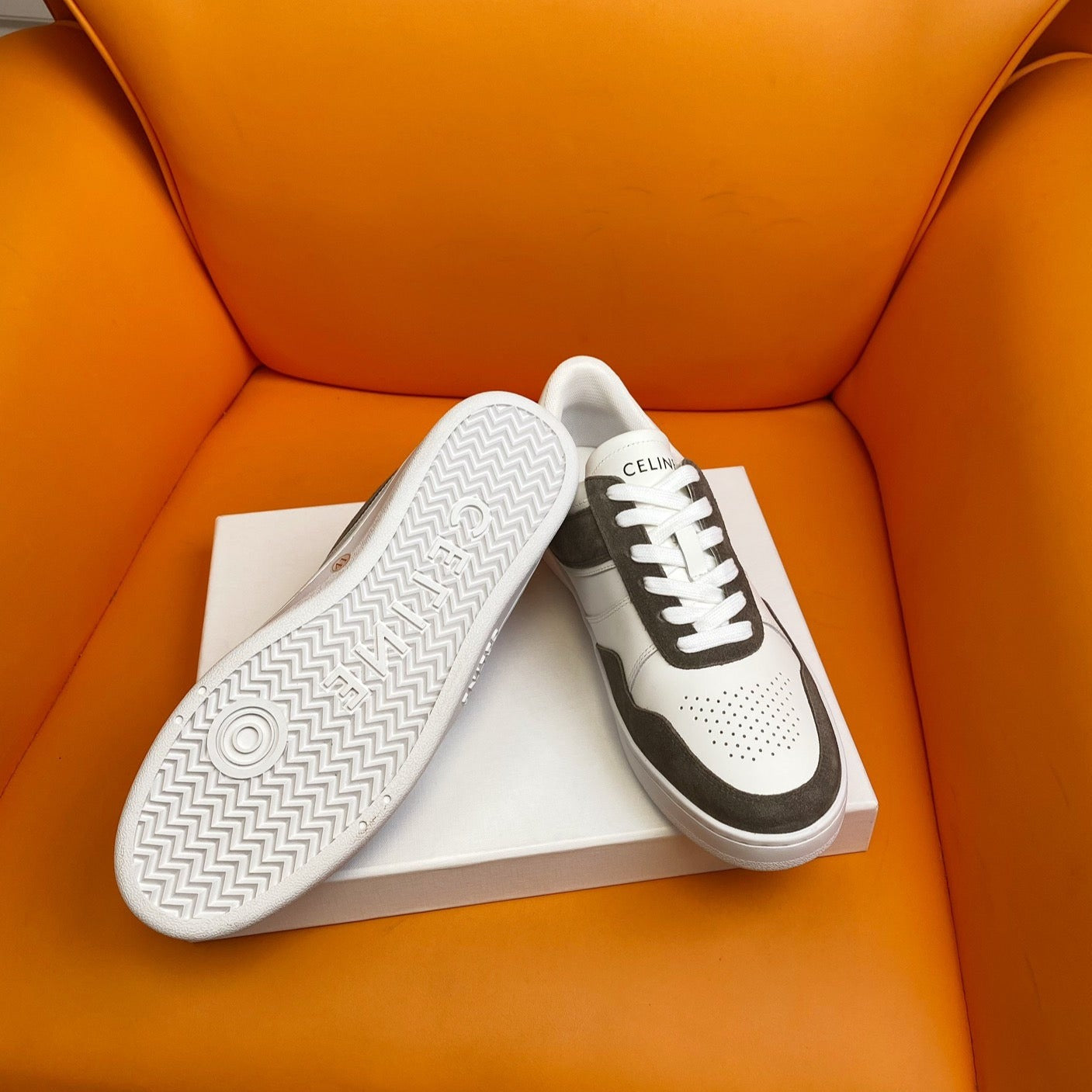TRAINER LOW LACE-UP SNEAKER IN CALFSKIN OPTIC WHITE GRAY - 35