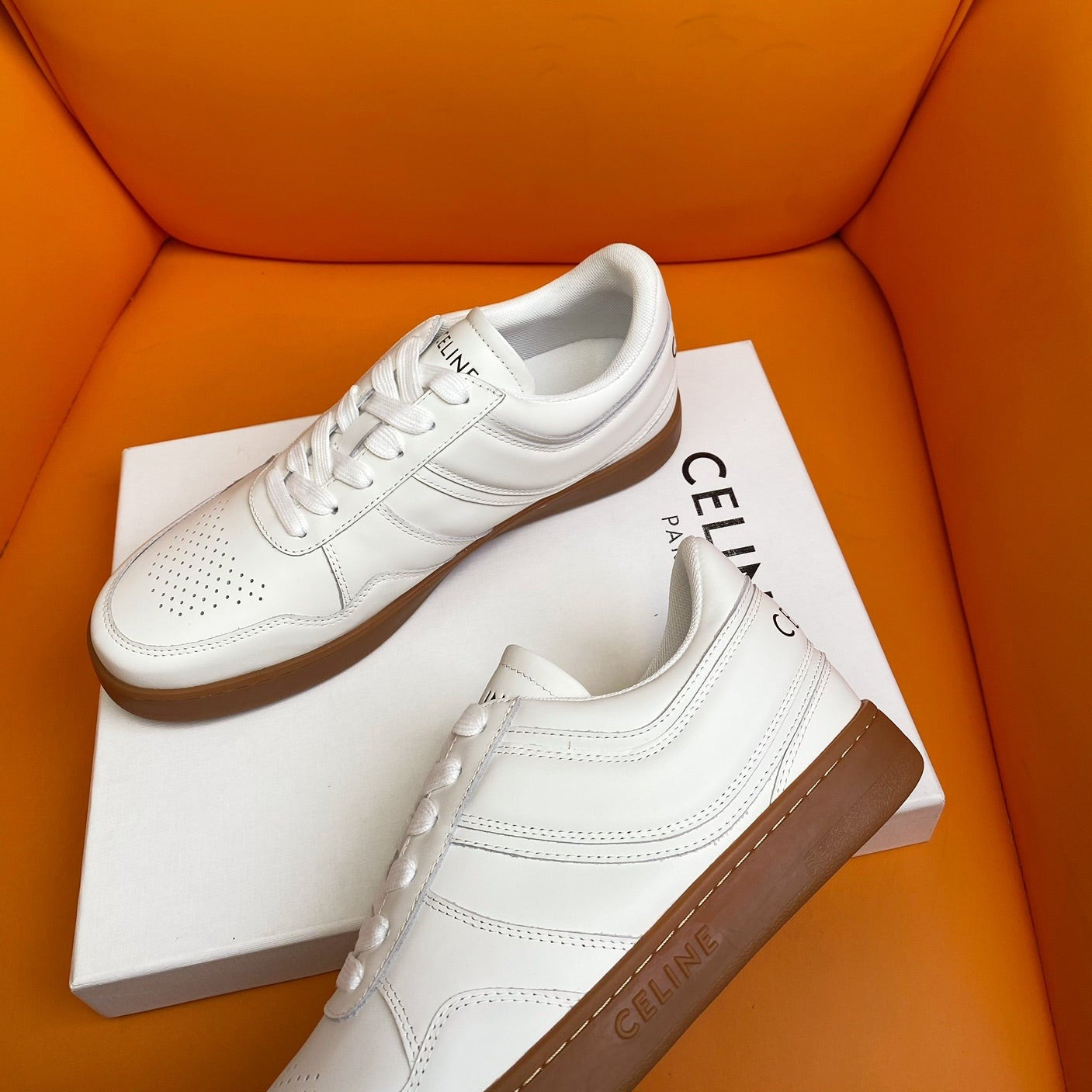 TRAINER LOW LACE-UP SNEAKER IN CALFSKIN OPTIC WHITE TAN - 35
