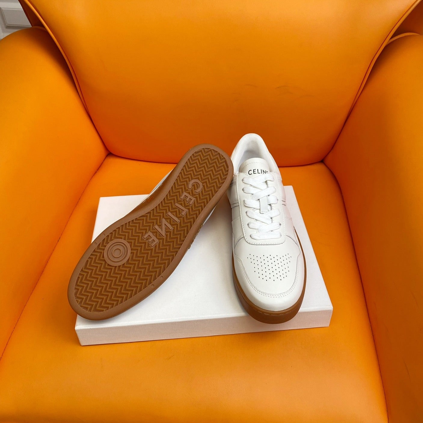 TRAINER LOW LACE-UP SNEAKER IN CALFSKIN OPTIC WHITE TAN - 35