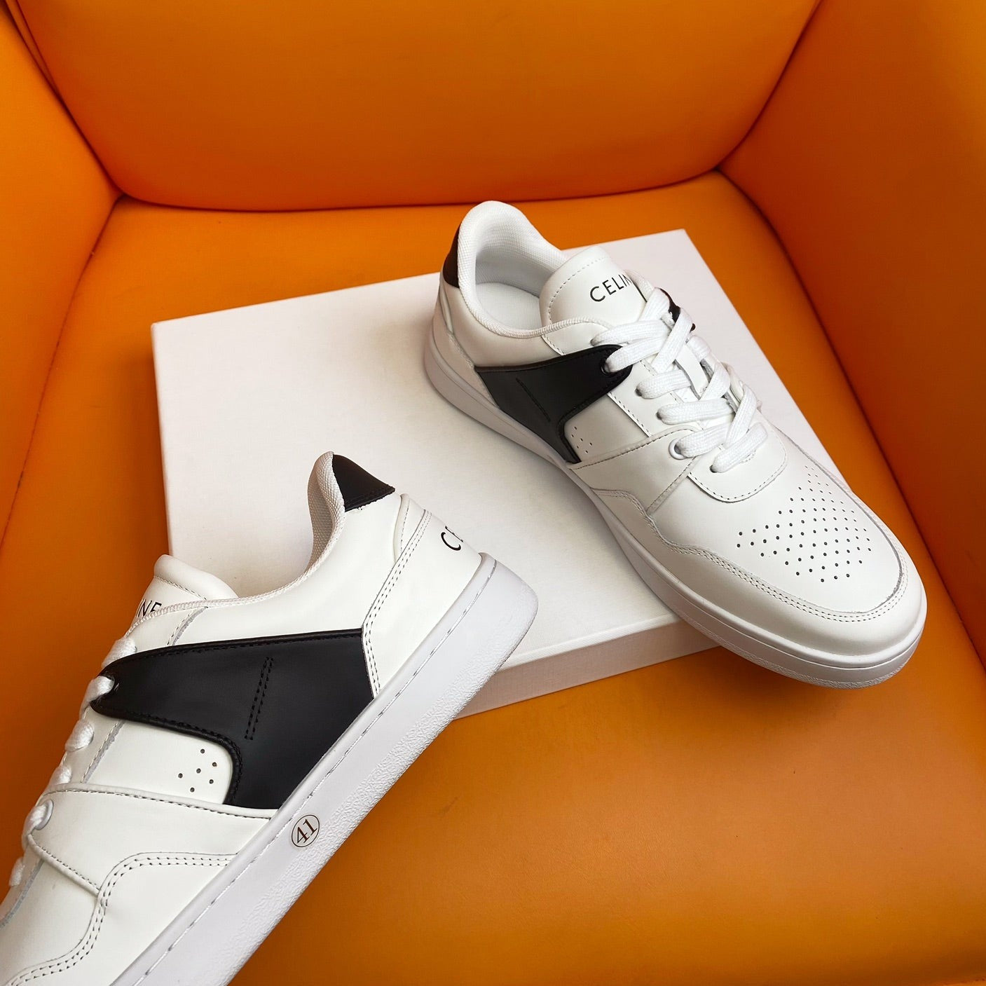 TRAINER LOW LACE-UP SNEAKER IN CALFSKIN OPTIC WHITE BLACK - 35