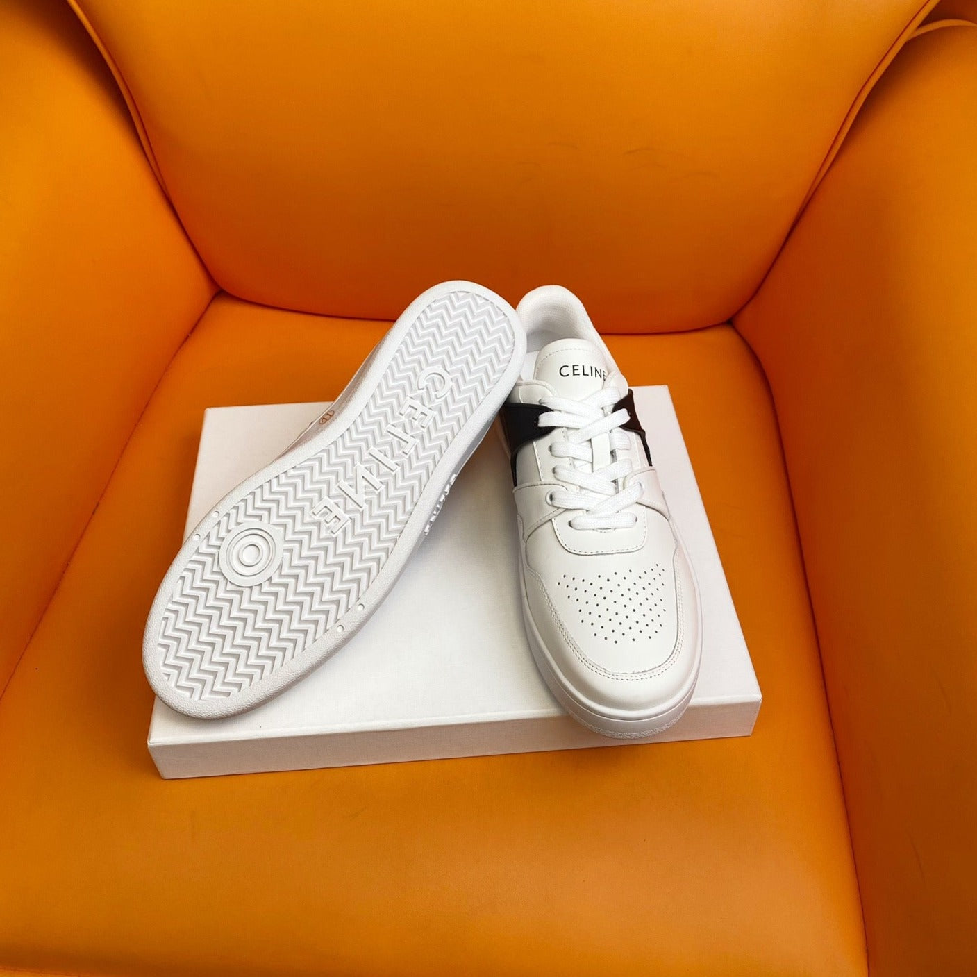 TRAINER LOW LACE-UP SNEAKER IN CALFSKIN OPTIC WHITE BLACK - 35