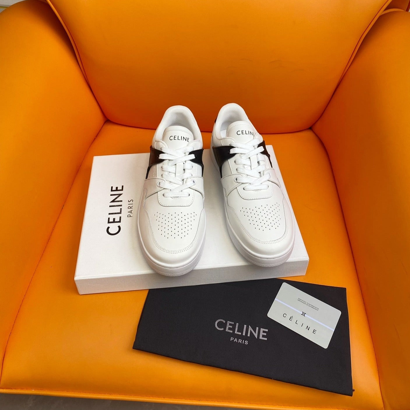 TRAINER LOW LACE-UP SNEAKER IN CALFSKIN OPTIC WHITE BLACK - 35