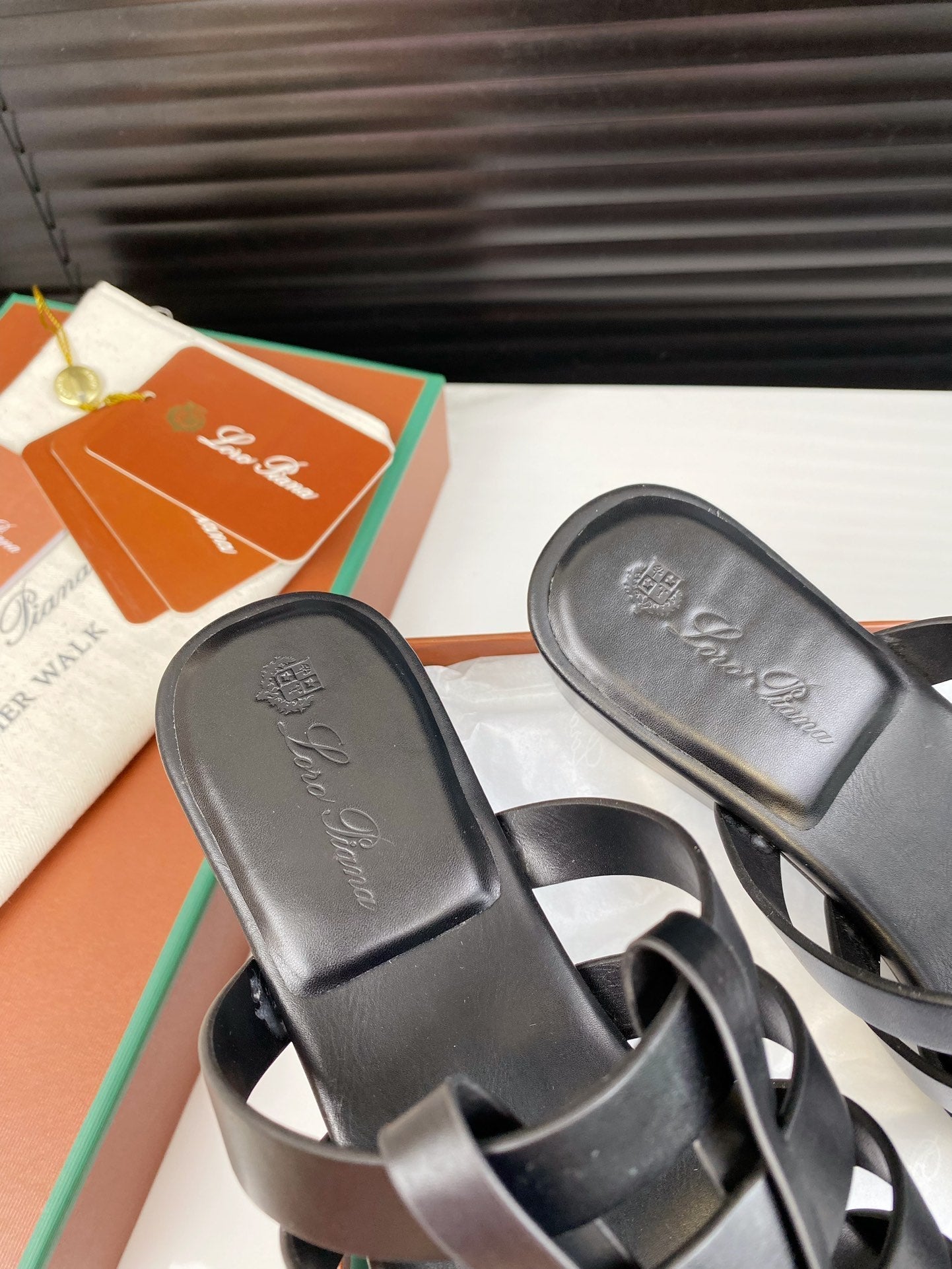 LP KAEDE SANDALS BLACK CALFSKIN - 35