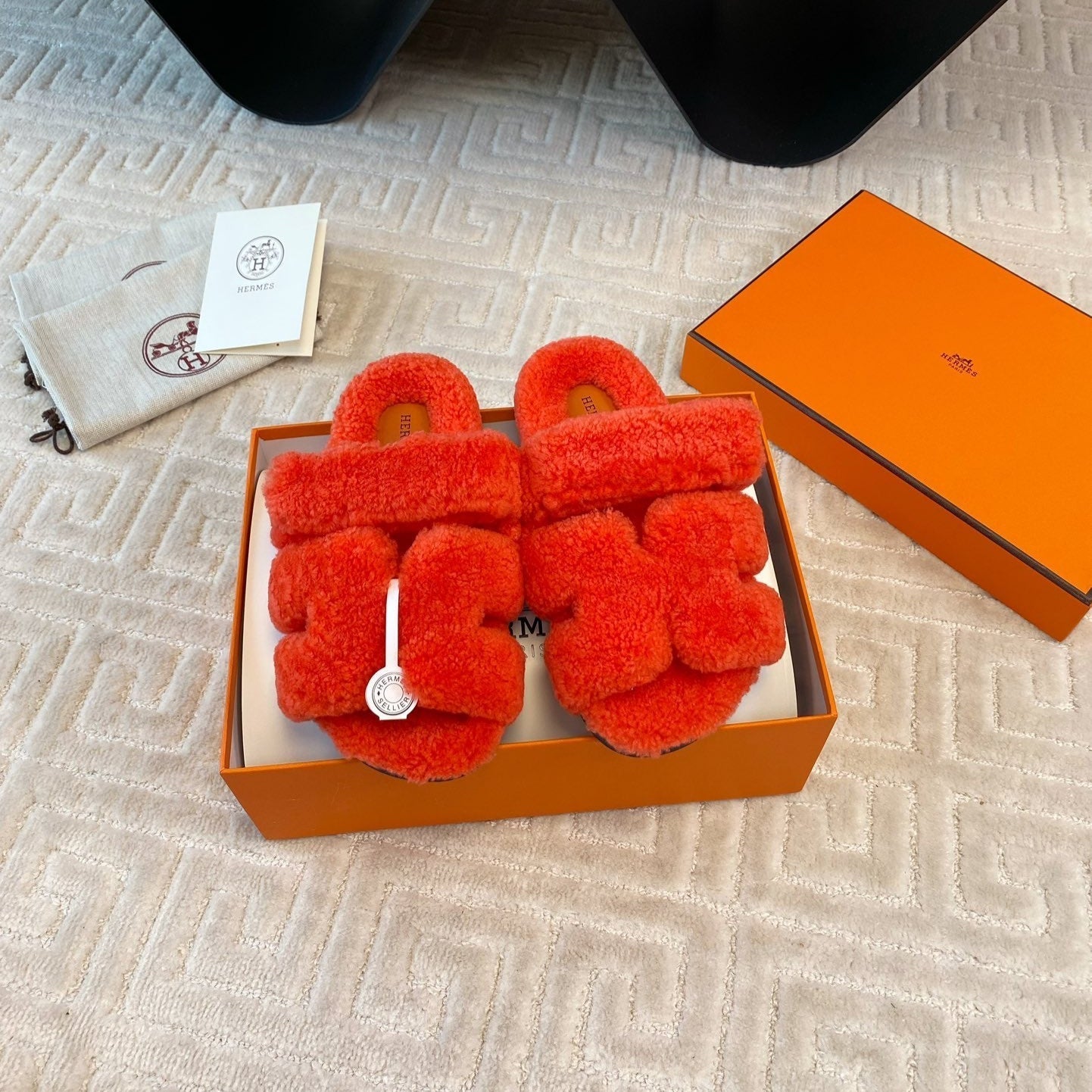 CHYPRE SANDAL IN LIGHT ORANGE SHEARLING - 35