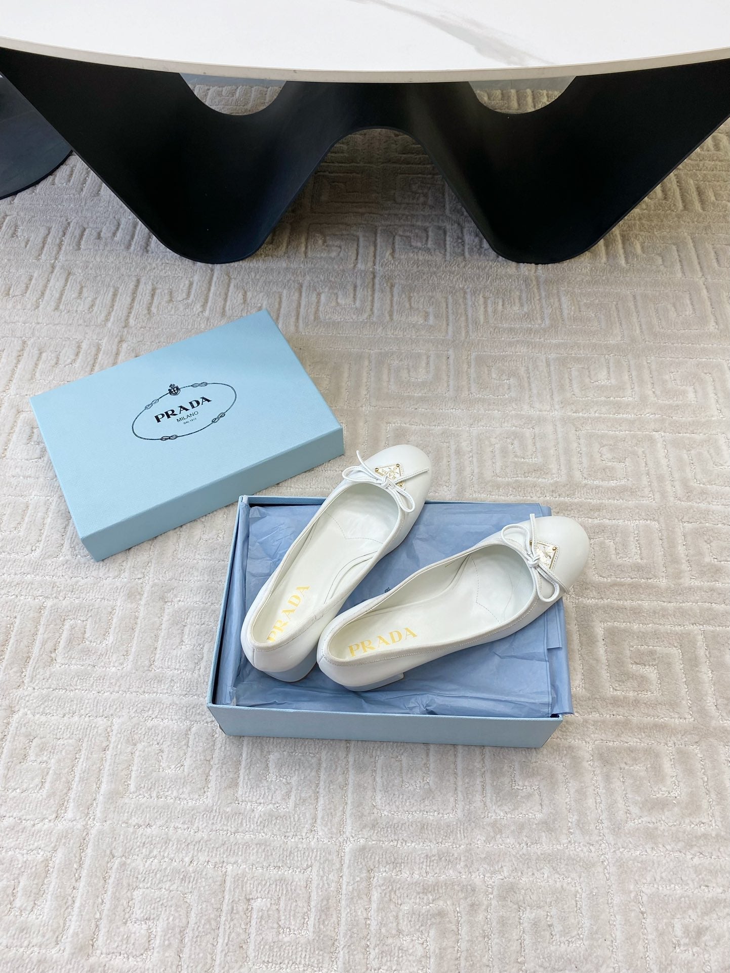 BALLERINA PUMPS WITH TRIANGLE LOGO AND BOW IN WHITE CALFSKIN - 35