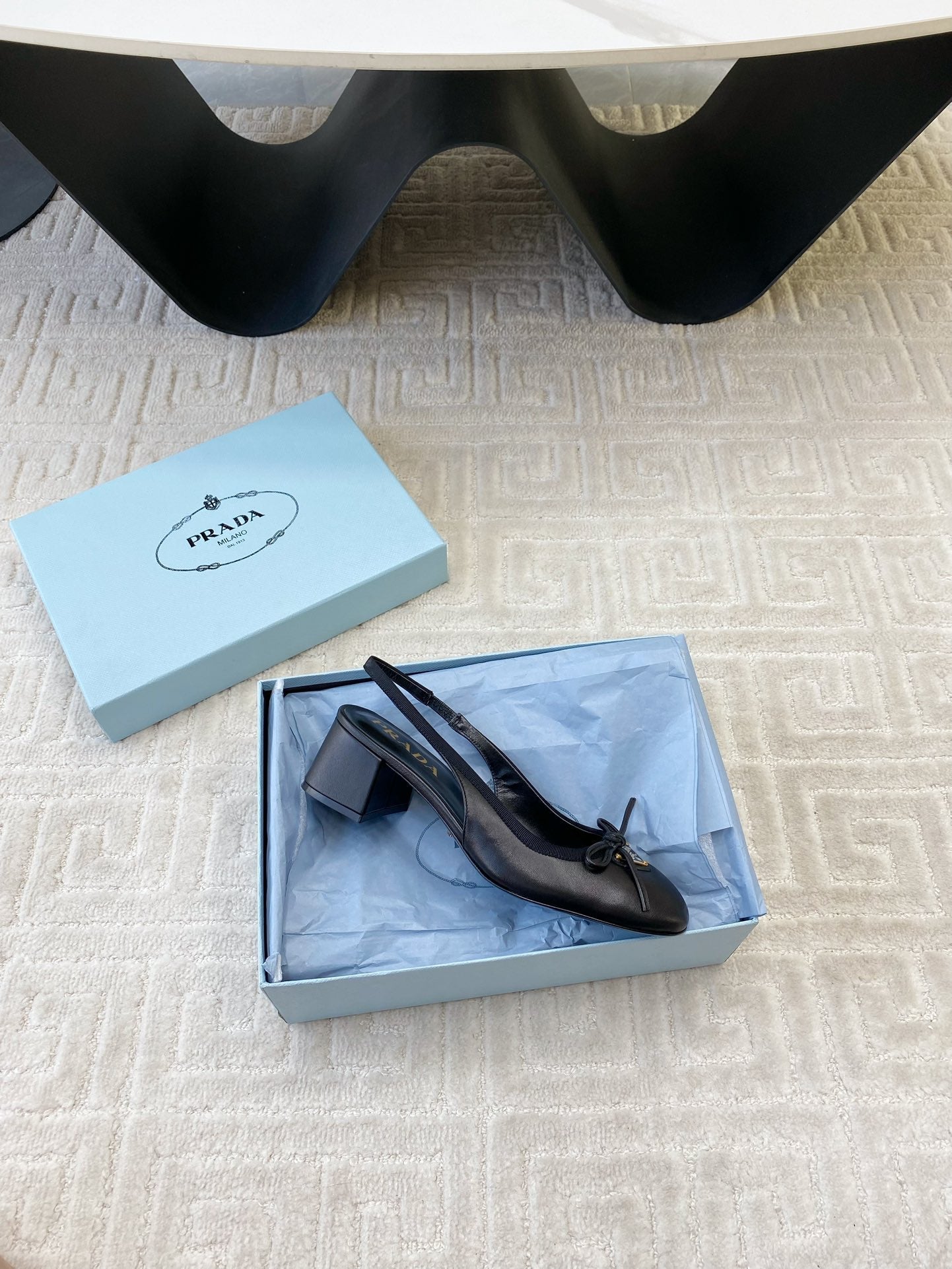 TRIANGLE LOGO SLINGBACK PUMPS WITH BOW IN BLACK CALFSKIN - 35