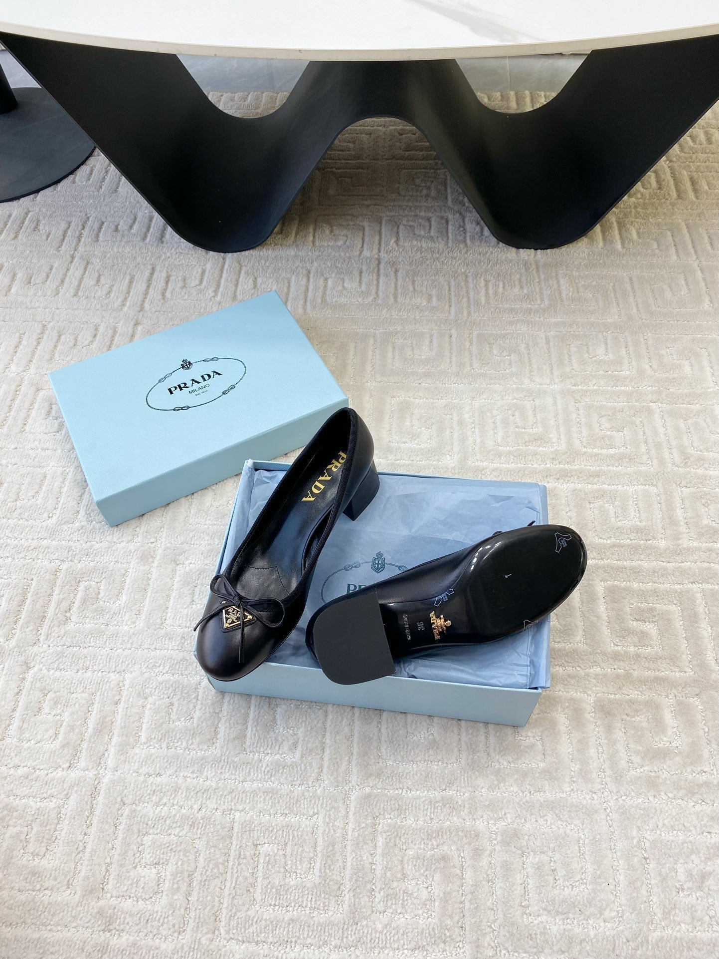 BALLERINA PUMPS WITH TRIANGLE LOGO AND BOW IN BLACK CALFSKIN - 35
