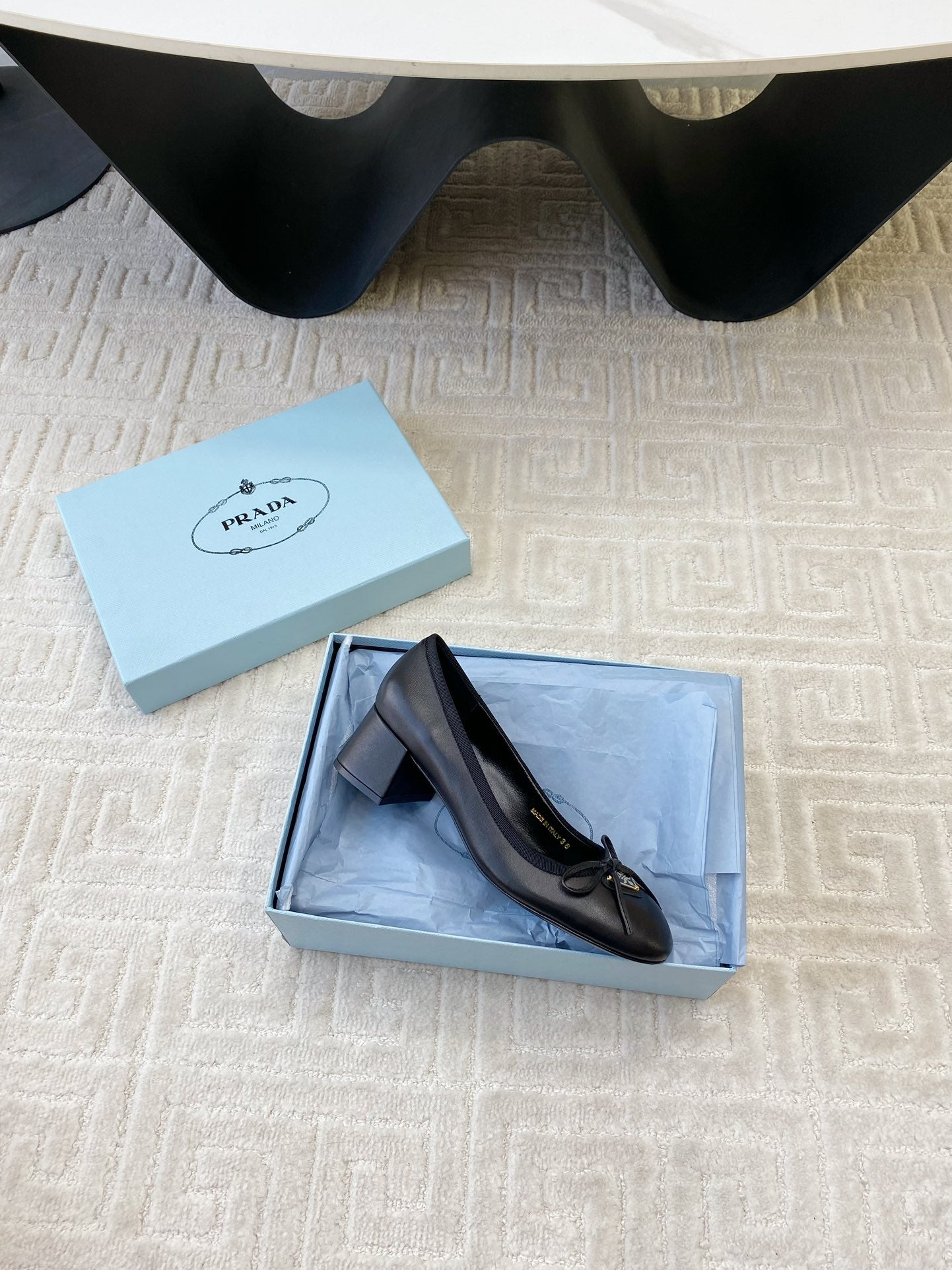 BALLERINA PUMPS WITH TRIANGLE LOGO AND BOW IN BLACK CALFSKIN - 35