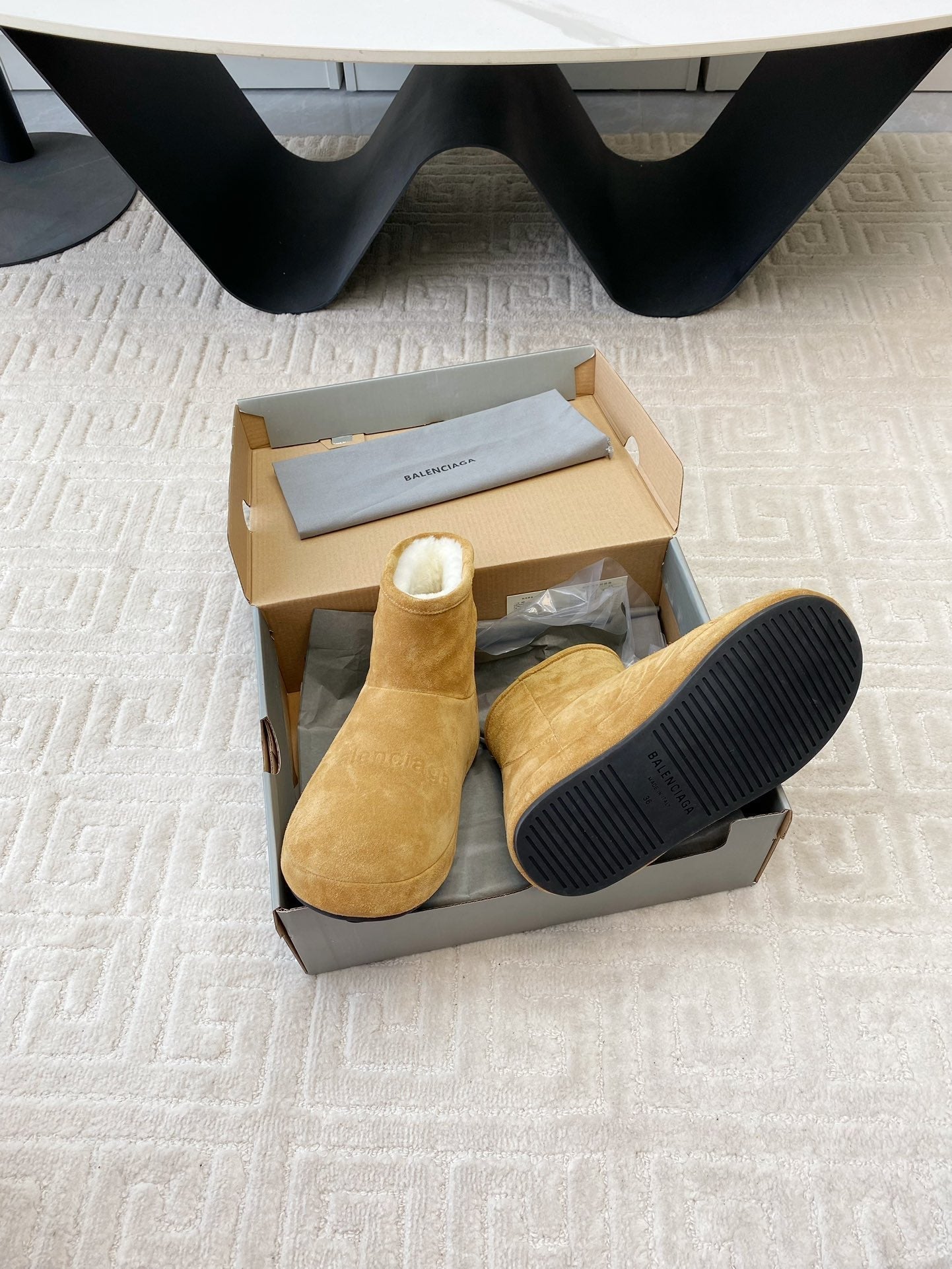 FLAT ANKLE BOOTS IN CIDER BROWN SUEDE AND SHEARLING LINING - 35