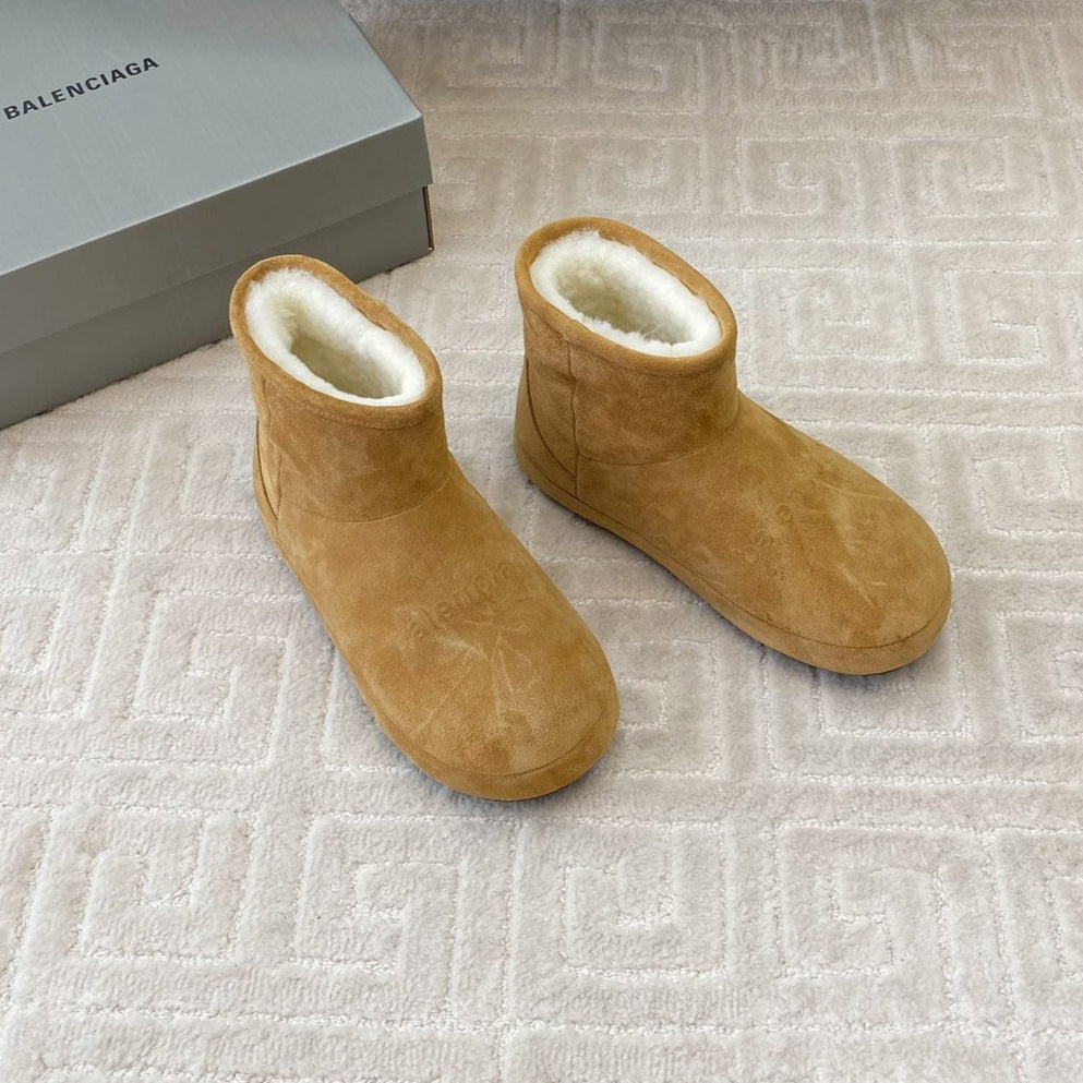 FLAT ANKLE BOOTS IN CIDER BROWN SUEDE AND SHEARLING LINING - 35