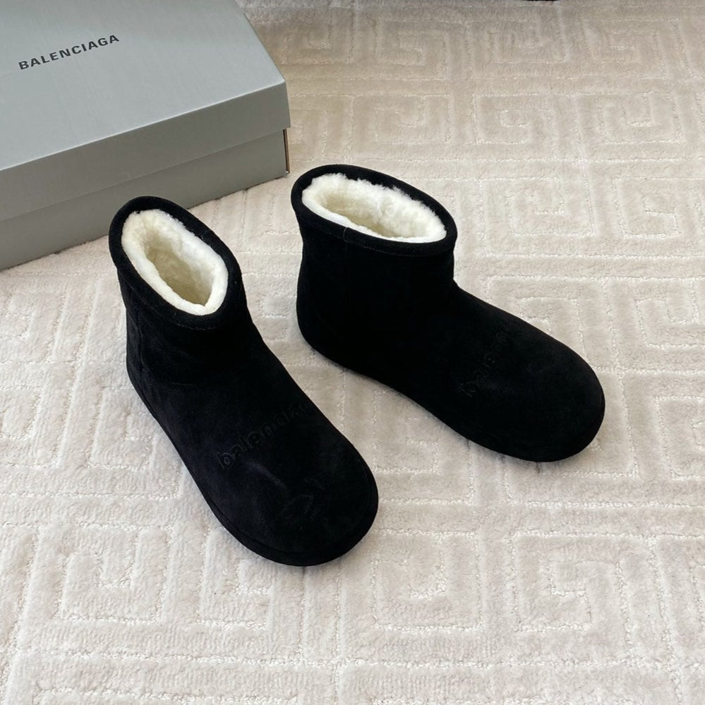 FLAT ANKLE BOOTS IN BLACK SUEDE AND SHEARLING LINING - 35
