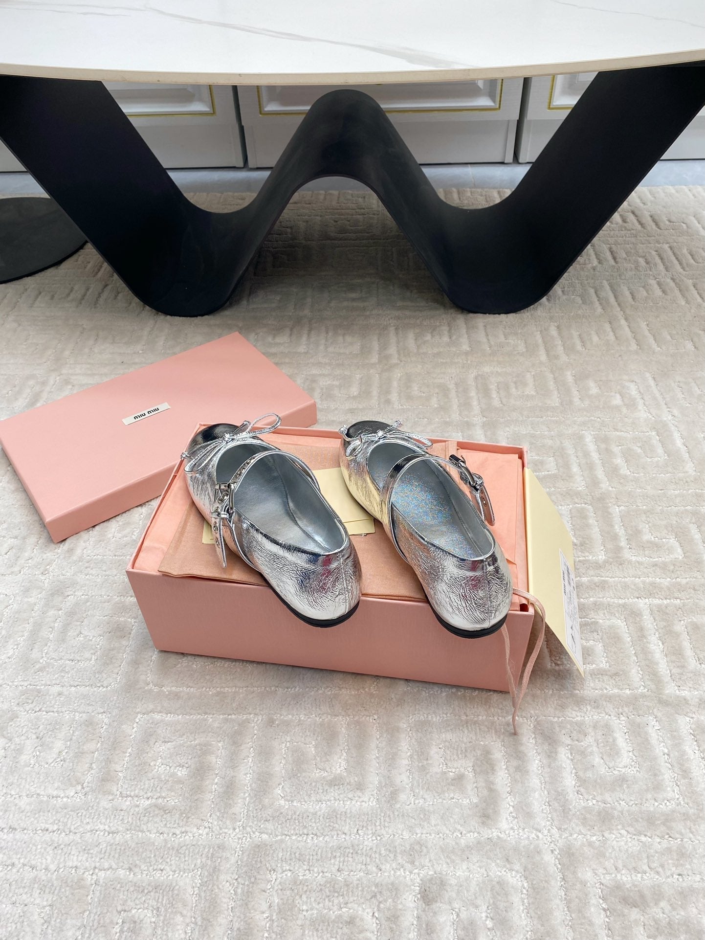 BOW MARY JANE FLAT IN SILVER LAMBSKIN - 35