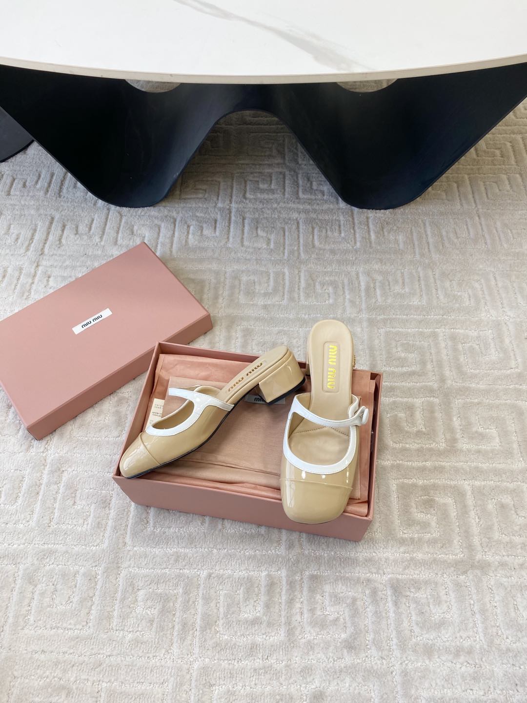MARY JANE MULE PUMPS IN BEIGE GLOSSY SHEEPSKIN - 35