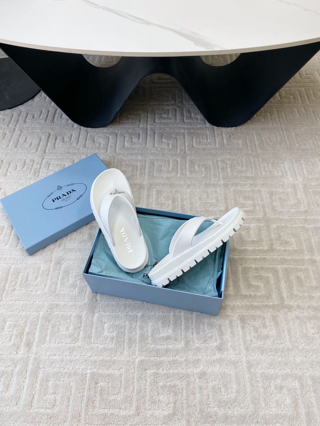 THICK-SOLED FLIP FLOPS IN WHITE RUBBER - 35