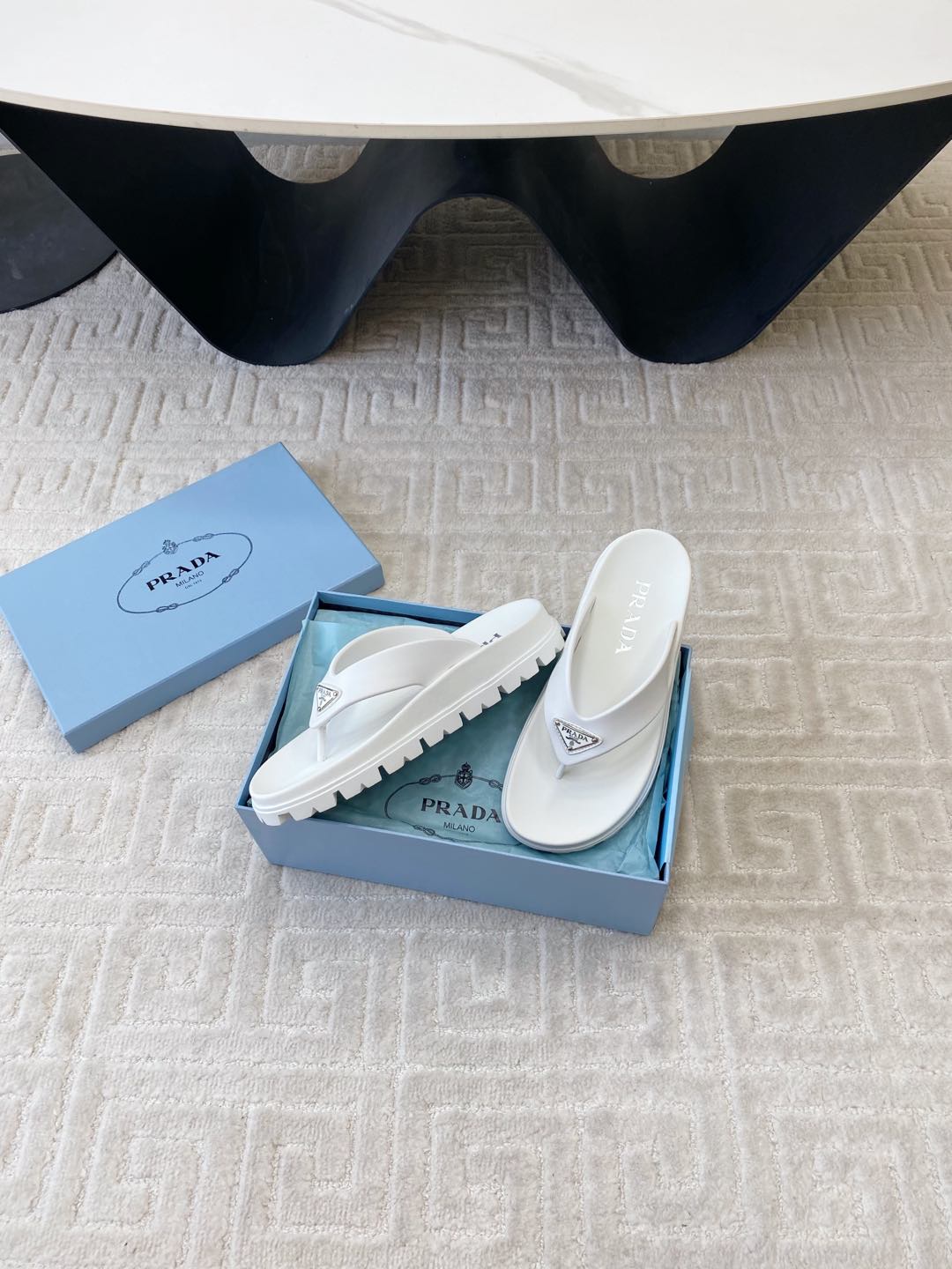 THICK-SOLED FLIP FLOPS IN WHITE RUBBER - 35