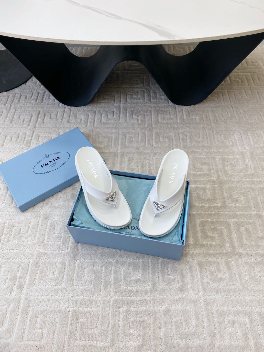 THICK-SOLED FLIP FLOPS IN WHITE RUBBER - 35