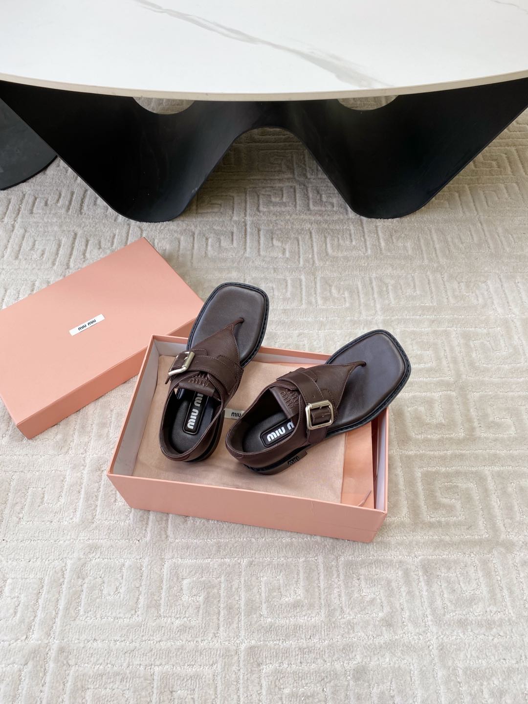 THONG SANDALS IN ESPRESSO LAMBSKIN WITH SILVER BUCKLE - 35
