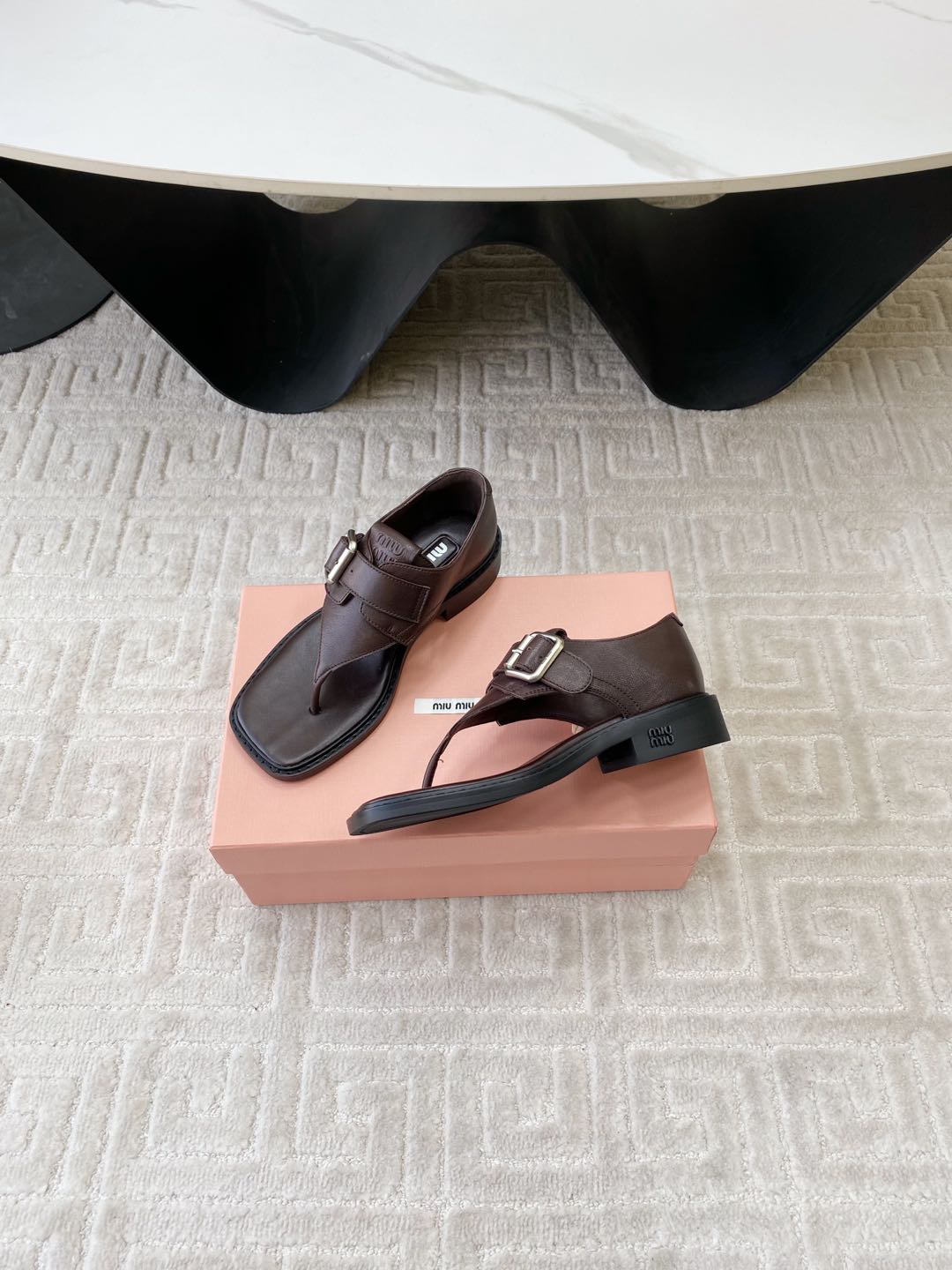 THONG SANDALS IN ESPRESSO LAMBSKIN WITH SILVER BUCKLE - 35