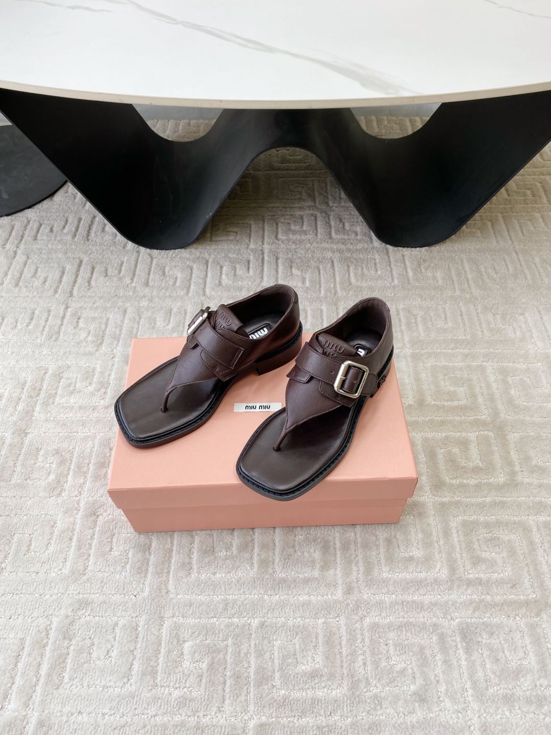 THONG SANDALS IN ESPRESSO LAMBSKIN WITH SILVER BUCKLE - 35