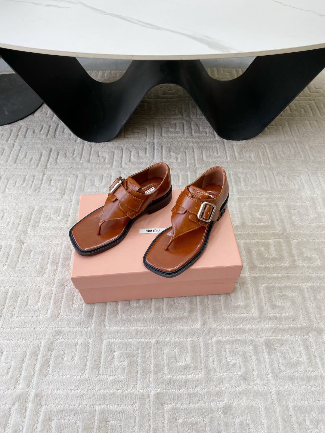 THONG SANDALS IN SIENNA BROWN SHINY LAMBSKIN WITH SILVER BUCKLE - 35
