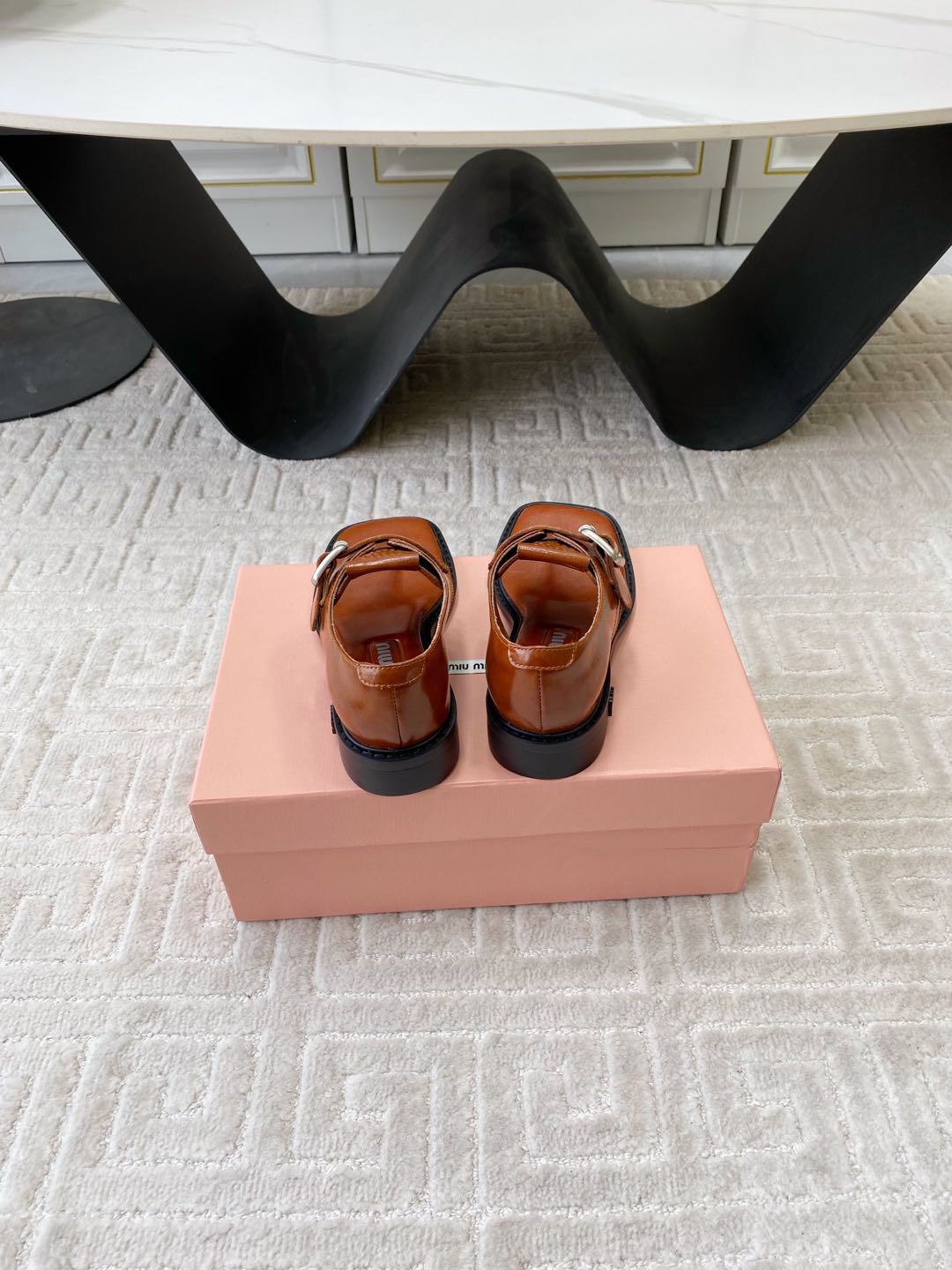 THONG SANDALS IN SIENNA BROWN SHINY LAMBSKIN WITH SILVER BUCKLE - 35