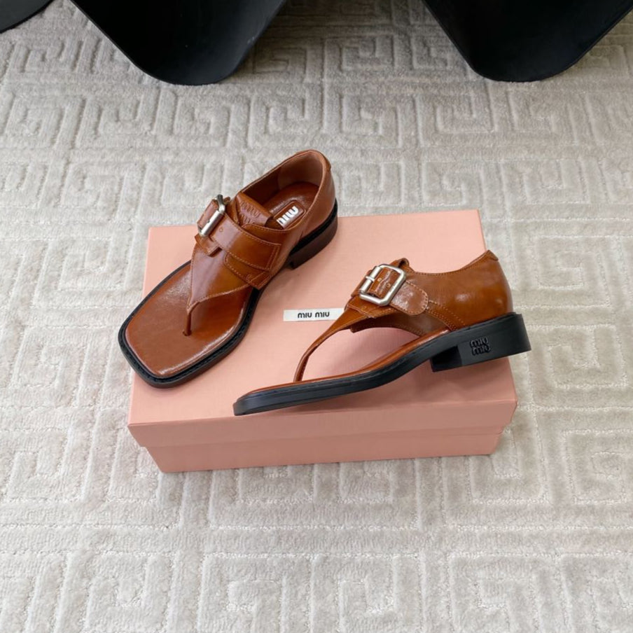 THONG SANDALS IN SIENNA BROWN SHINY LAMBSKIN WITH SILVER BUCKLE - 35