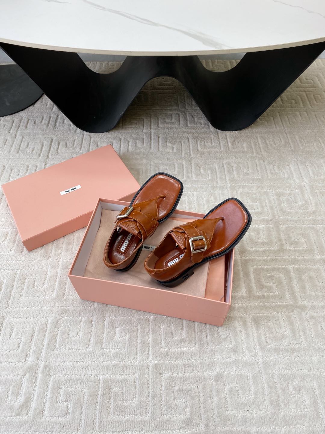THONG SANDALS IN SIENNA BROWN SHINY LAMBSKIN WITH SILVER BUCKLE - 35