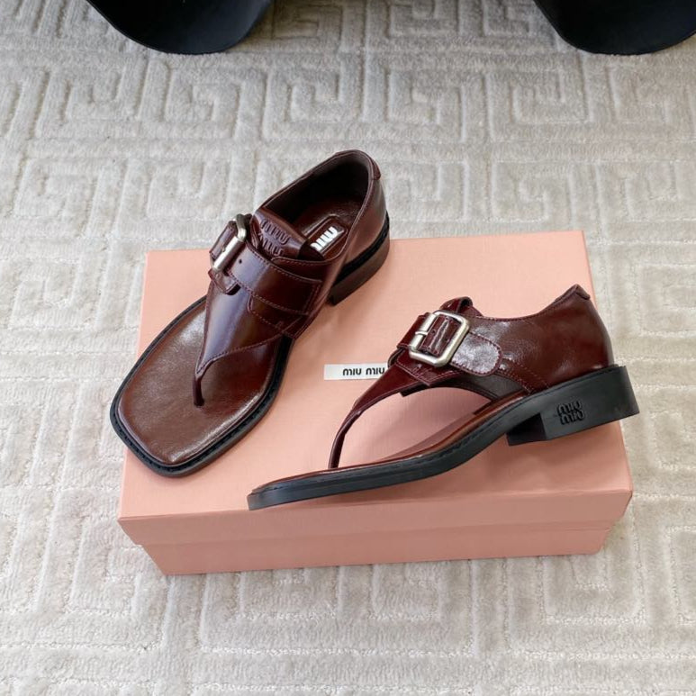 THONG SANDALS IN RED BROWN SHINY LAMBSKIN WITH SILVER BUCKLE - 35