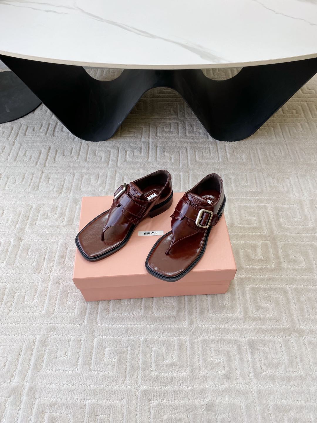 THONG SANDALS IN RED BROWN SHINY LAMBSKIN WITH SILVER BUCKLE - 35