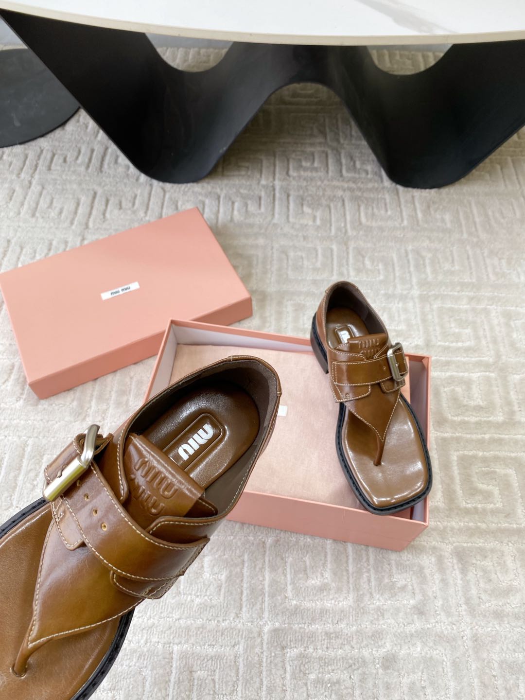 THONG SANDALS IN RUSSET BROWN SHINY LAMBSKIN WITH SILVER BUCKLE - 35